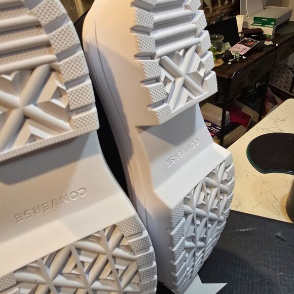 Women’s Converse LUGGED HIGH TOP Chuck Taylor All Star Canvas Size 7 US NEW - Picture 10 of 11